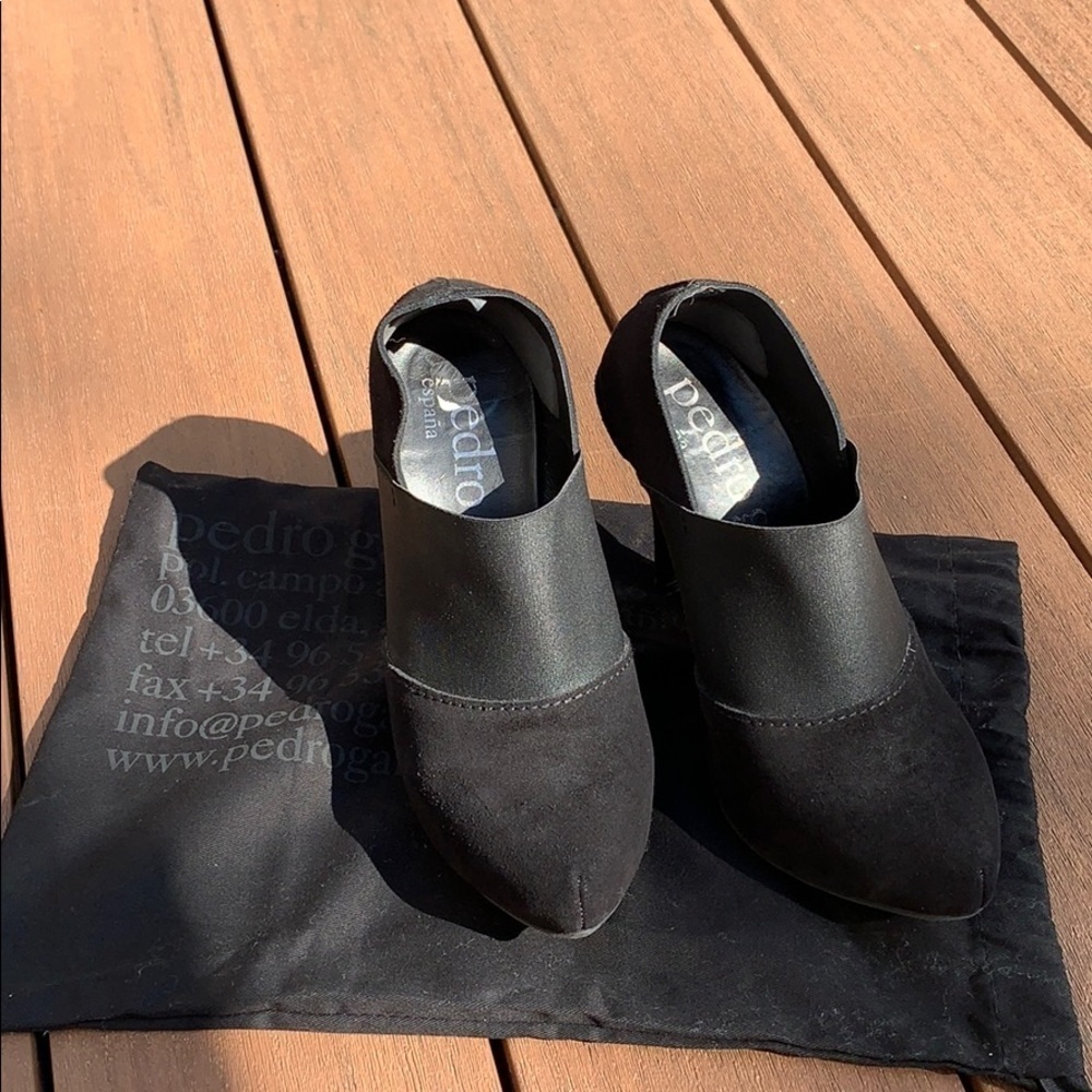 EUC Pedro Garcia black suede booties size 7